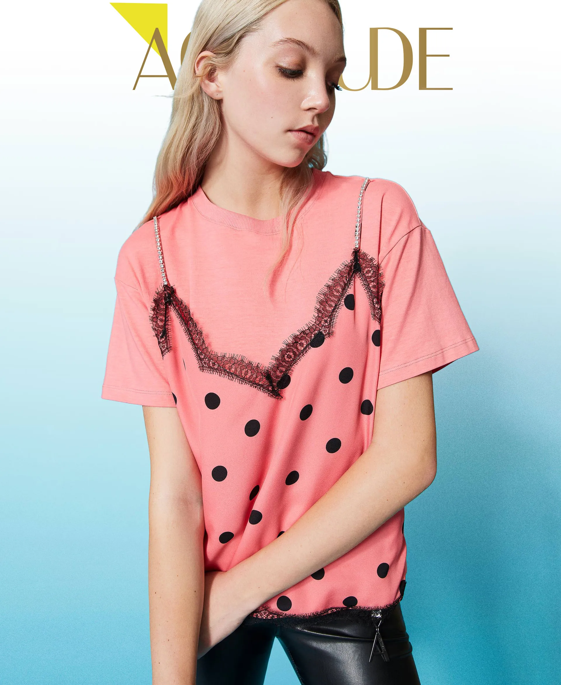 Camiseta con inserción de lunares efecto palabra de honor