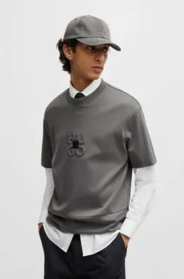 Camiseta de interlock de algodón con logos apilados