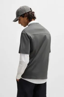 Camiseta de interlock de algodón con logos apilados