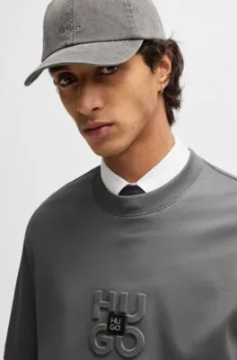 Camiseta de interlock de algodón con logos apilados