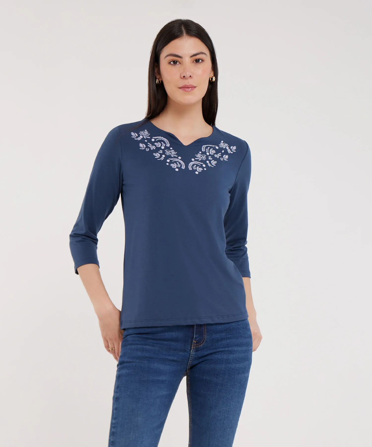 CAMISETA MANGA 3/4, ESCOTE HERRADURA CON ESTAMPADO SCREEN, TEL AVIV LINEA MODA