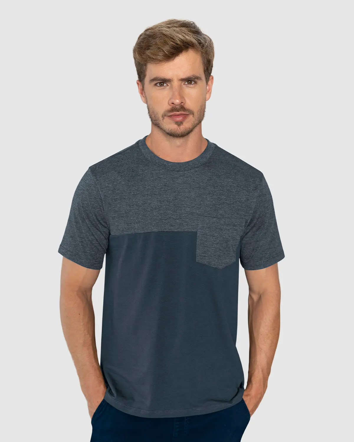 Camiseta manga corta con bloque de tela y bolsillo de parche