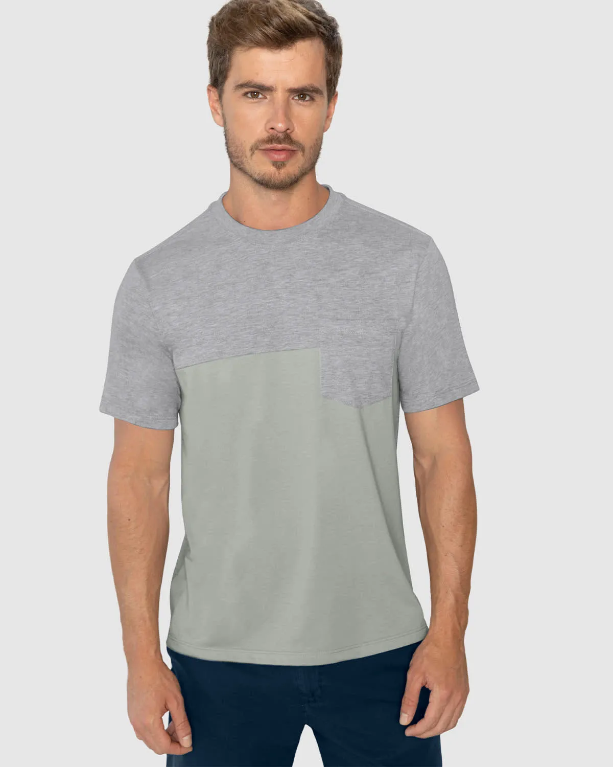 Camiseta manga corta con bloque de tela y bolsillo de parche