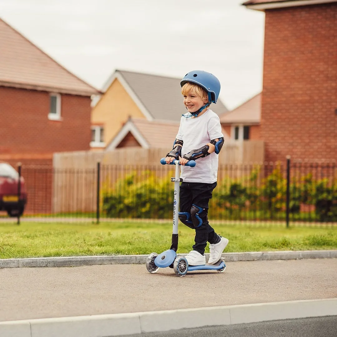 Casco Scooter Niño Globber Primo Lights Celeste