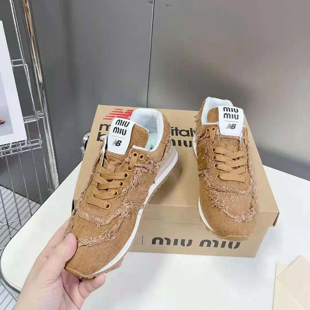 MIU MIU MUJER NEW BALANCE 574 X MIU MIU ZAPATILLAS DENIM MARBLEIZEDMARRóN
