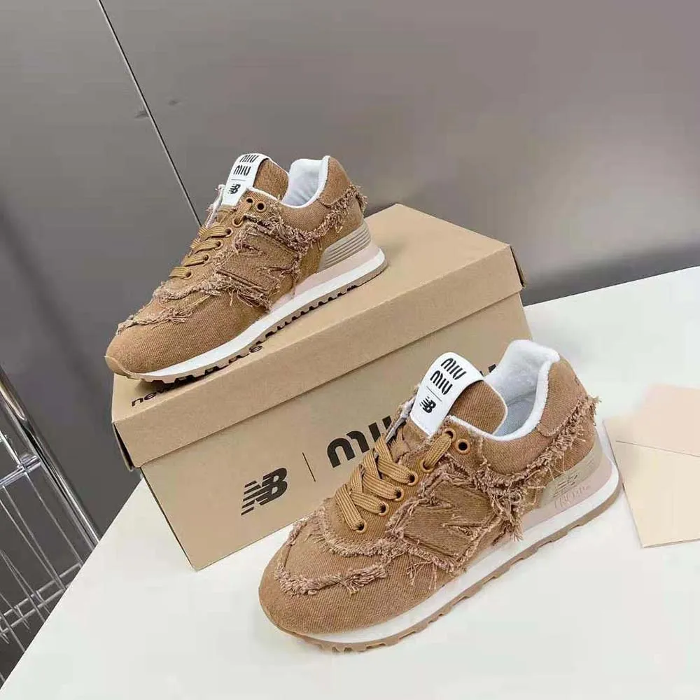 MIU MIU MUJER NEW BALANCE 574 X MIU MIU ZAPATILLAS DENIM MARBLEIZEDMARRóN