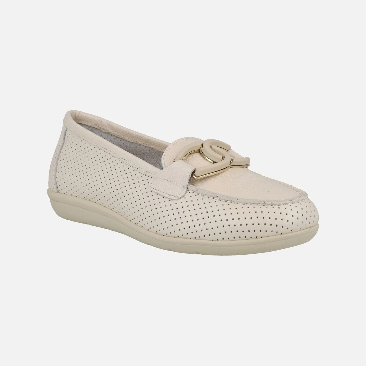 Mocasines confort de piel con picados en color beige