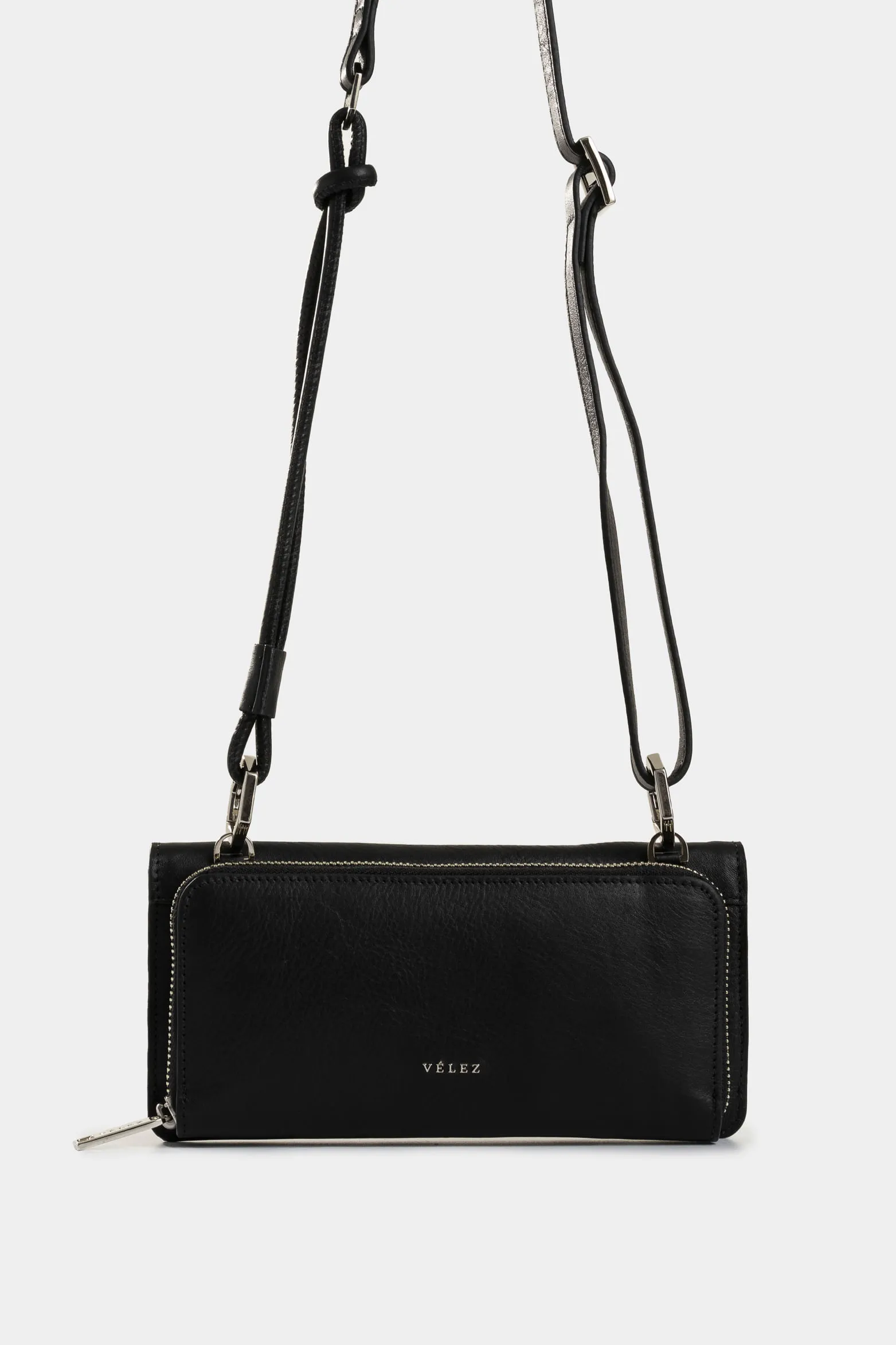 Porta chequera bianca de cuero para mujer cargadera nudos