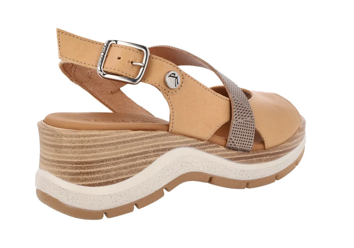 Sandalias de piel color camel con tira cruzada bronce y hebilla