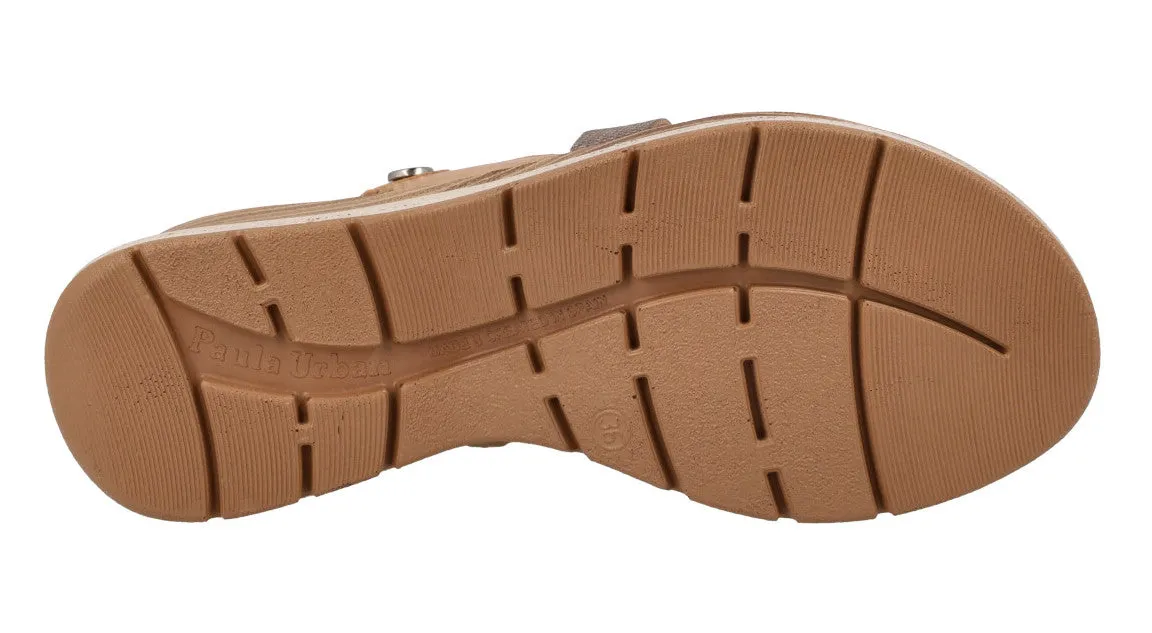Sandalias de piel color camel con tira cruzada bronce y hebilla