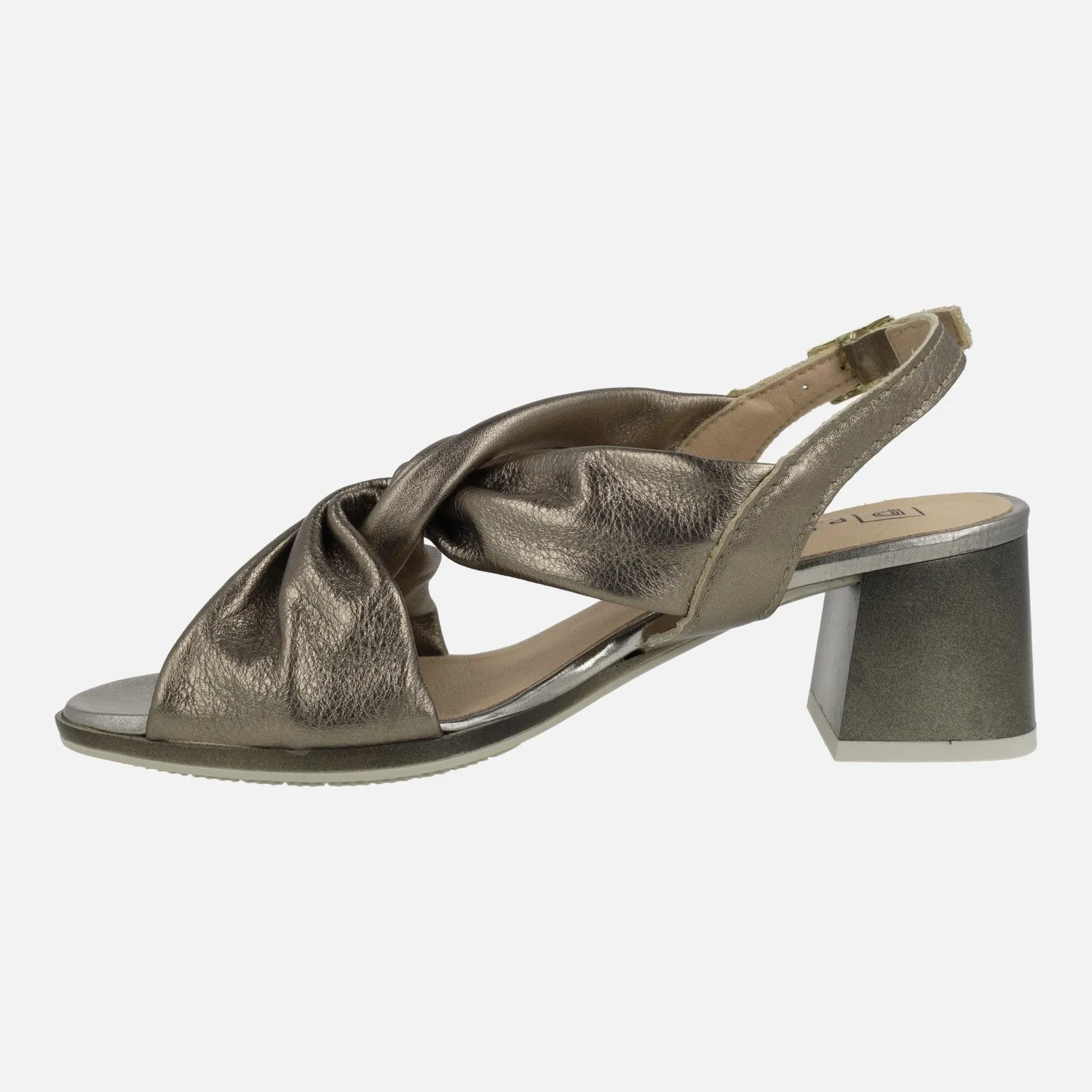 Sandalias de piel con nudo al empeine y tacones de 6 cms