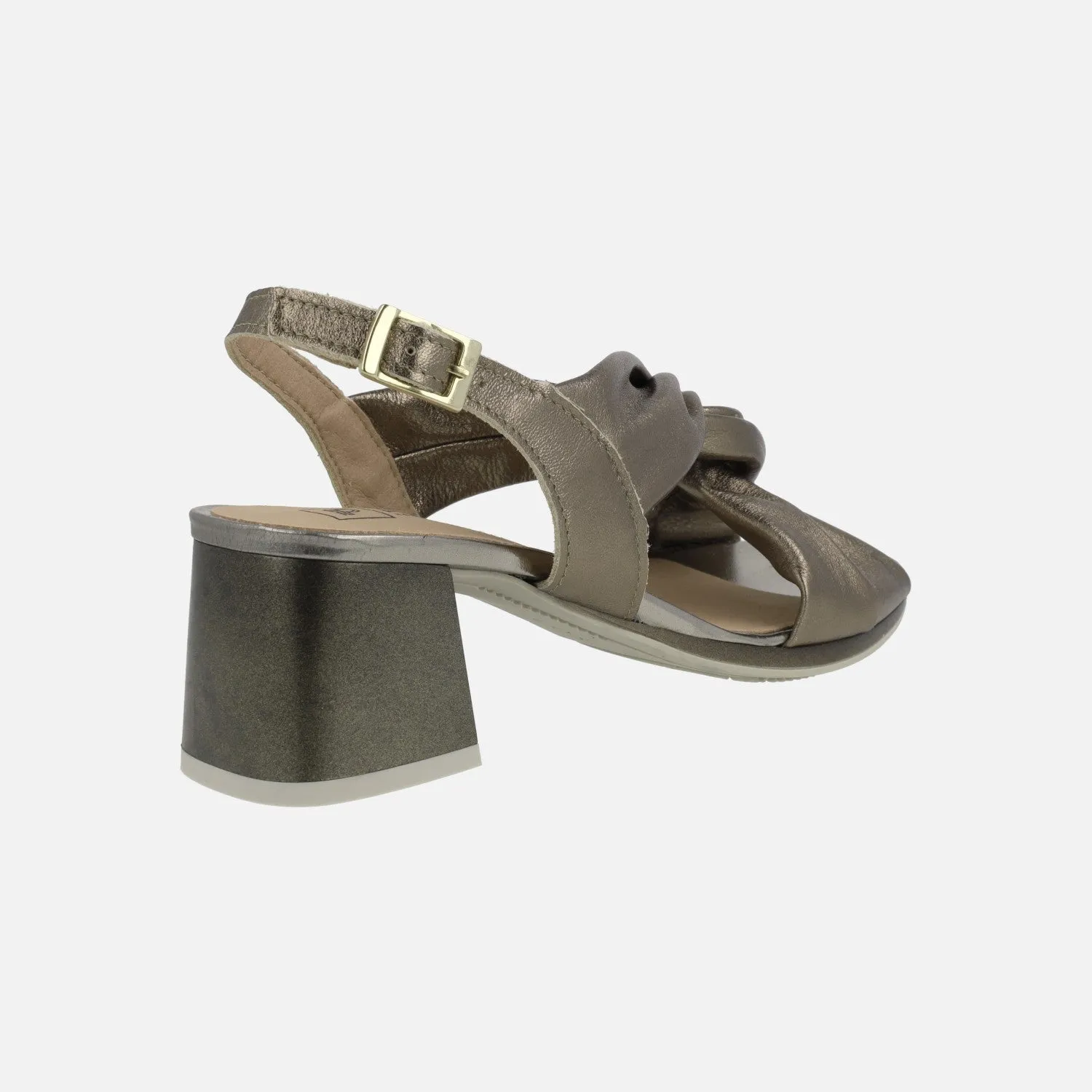 Sandalias de piel con nudo al empeine y tacones de 6 cms
