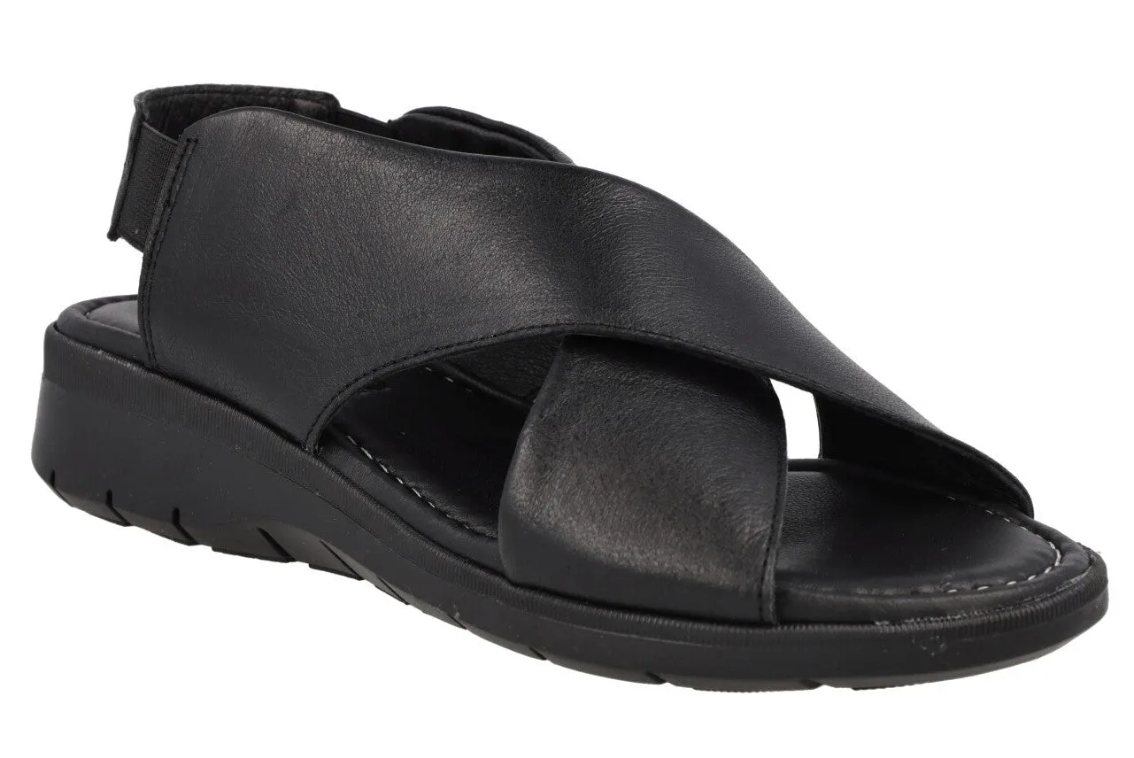 Sandalias de piel con tiras cruzadas Clks