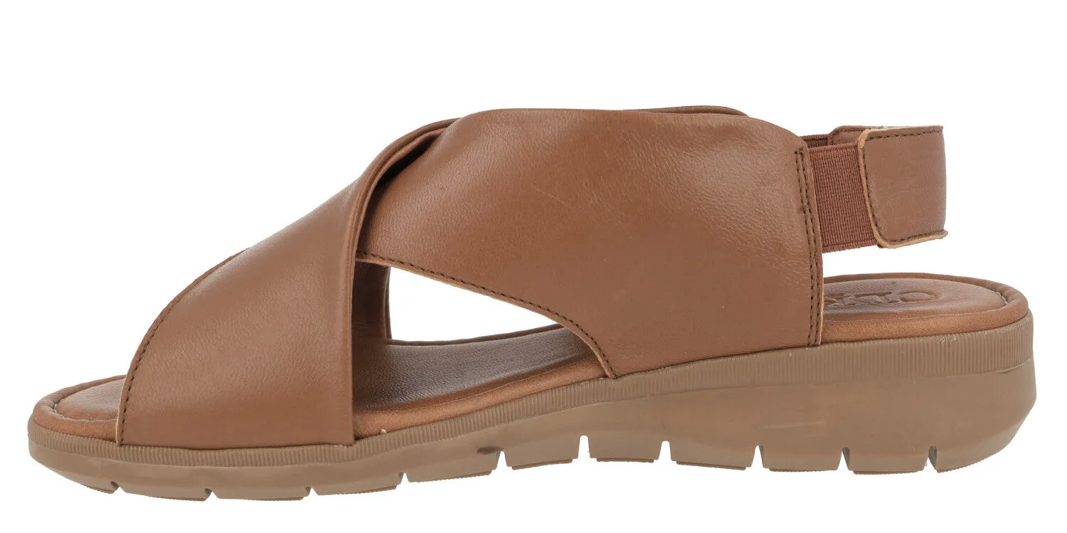 Sandalias de piel con tiras cruzadas Clks