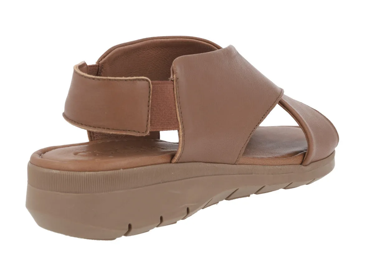 Sandalias de piel con tiras cruzadas Clks