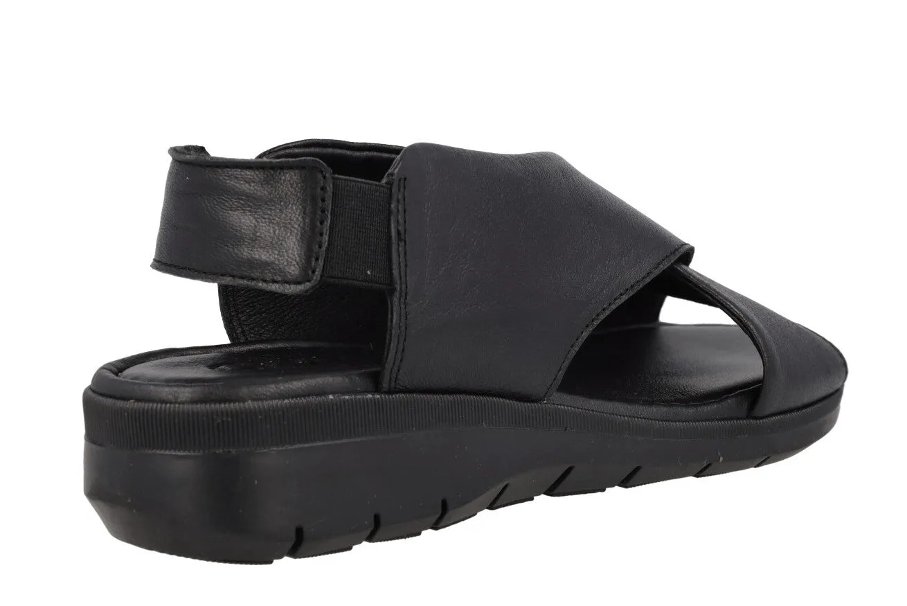 Sandalias de piel con tiras cruzadas Clks