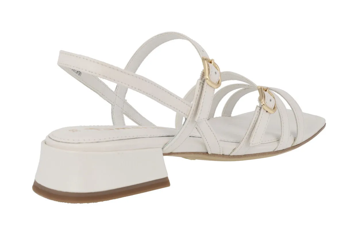 Sandalias de piel con tiras finas y hebillas
