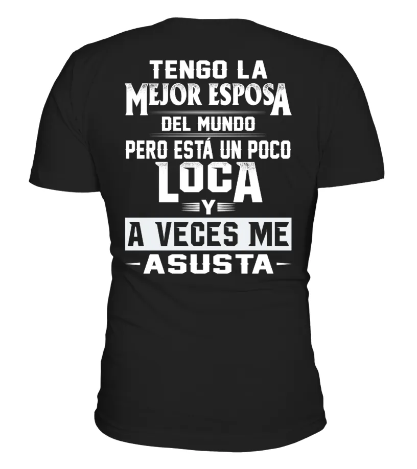 Tengo la mejor mujer del mundo pero está un poco loca y a veces me asusta Camiseta cuello redondo Unisex