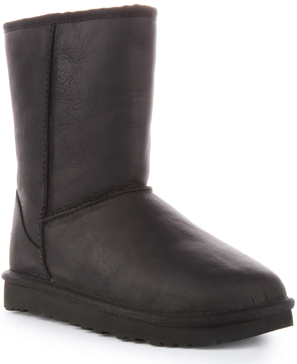 Ugg Classic Bota corta de piel resistente al agua para mujer en negro