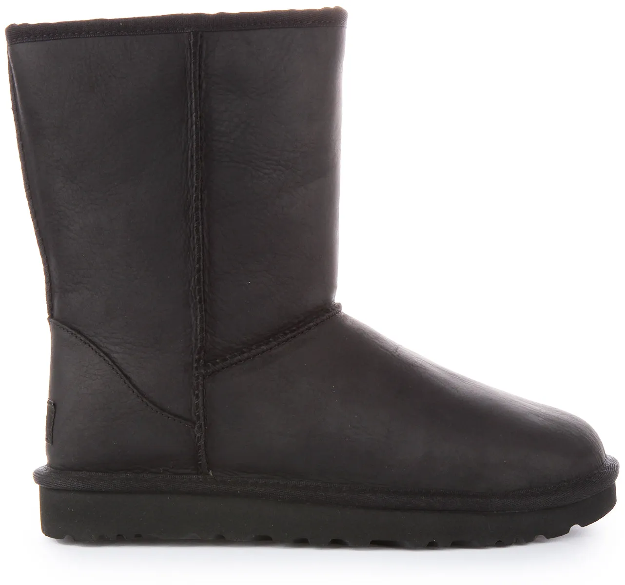 Ugg Classic Bota corta de piel resistente al agua para mujer en negro