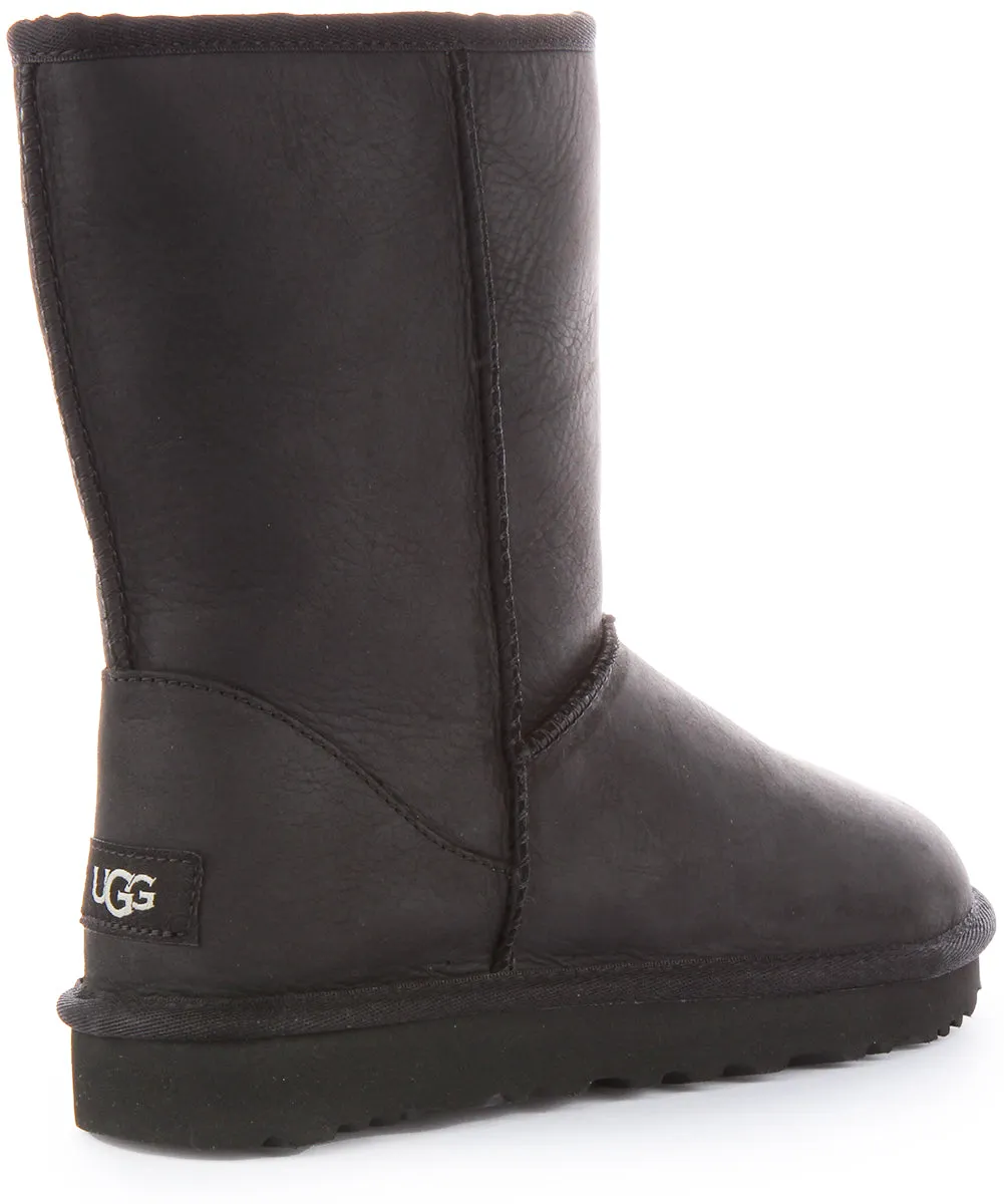 Ugg Classic Bota corta de piel resistente al agua para mujer en negro