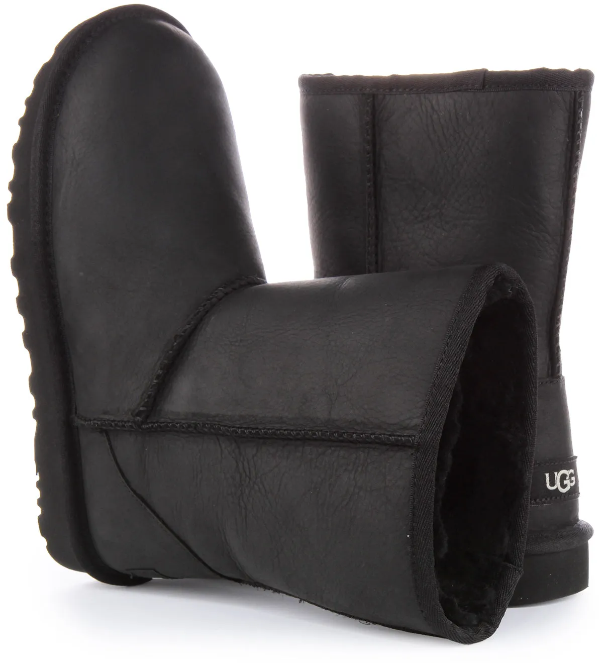 Ugg Classic Bota corta de piel resistente al agua para mujer en negro