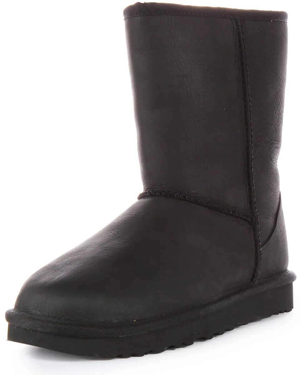 Ugg Classic Bota corta de piel resistente al agua para mujer en negro