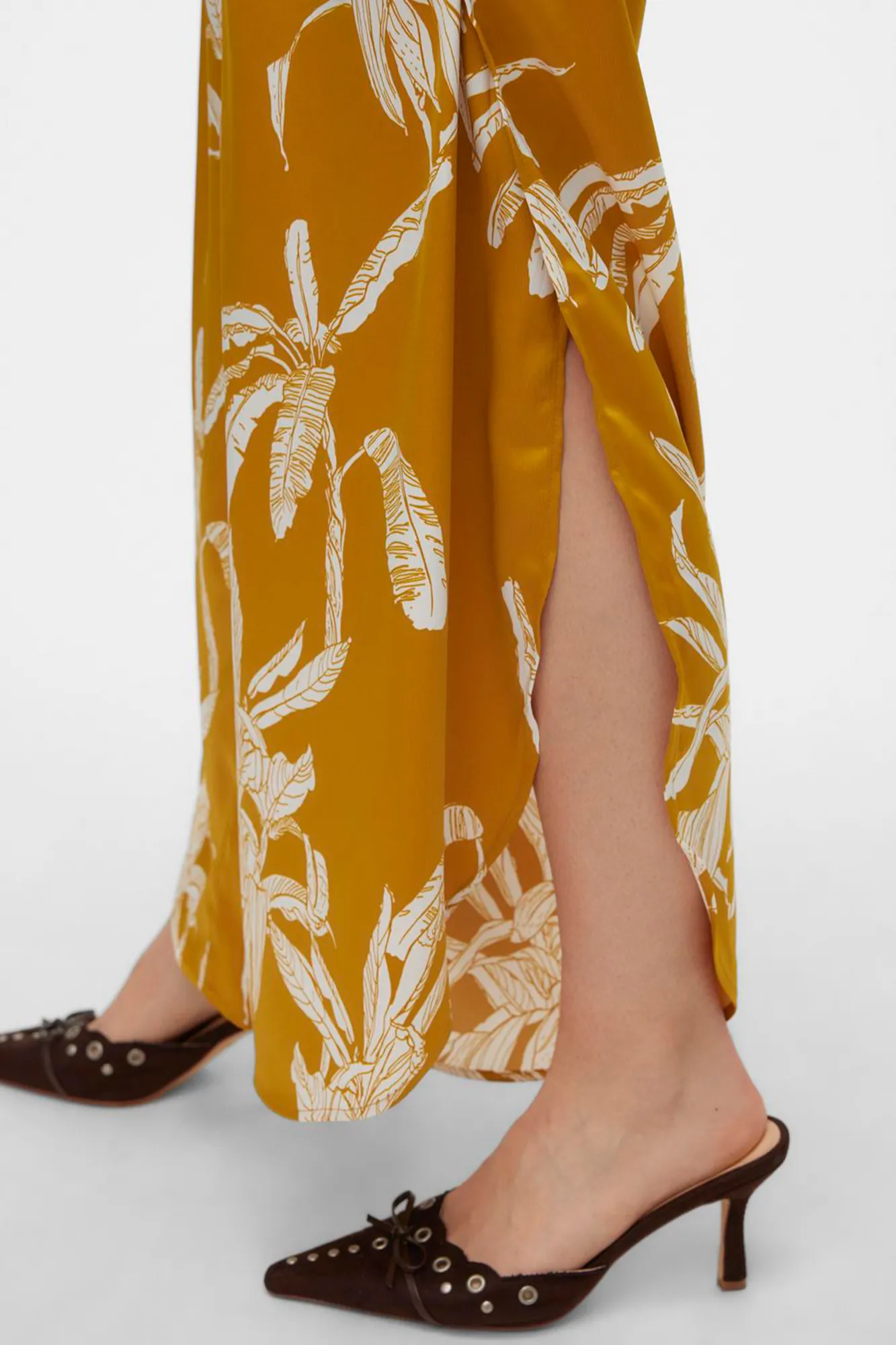 Vero Moda Pantalón fluido efecto satinado