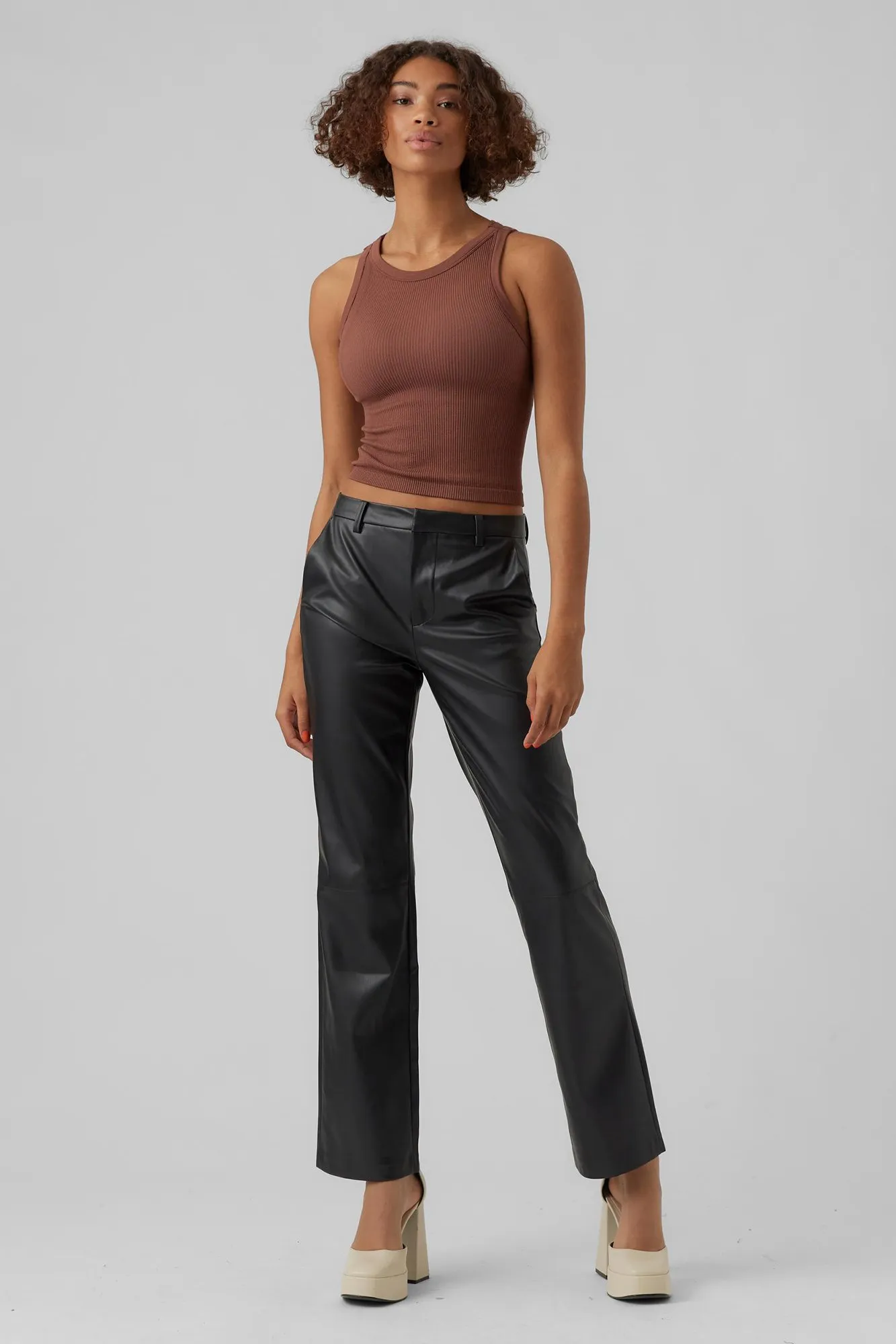 Vero Moda Pantalón recto efecto piel