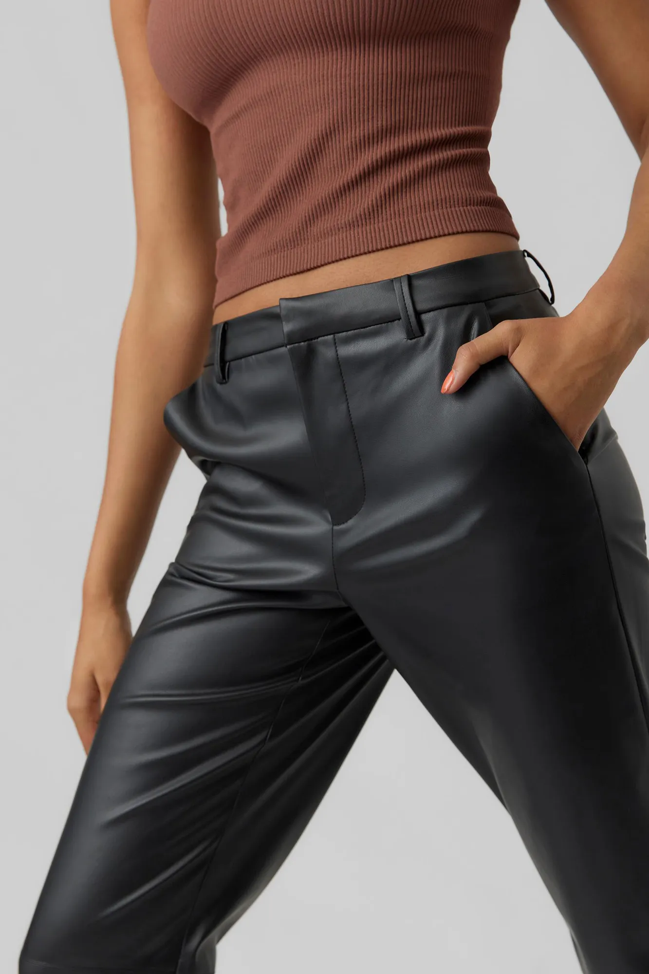Vero Moda Pantalón recto efecto piel