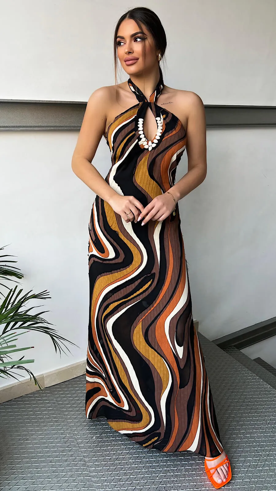 Vestido Largo Escote Halter Diseño Joya