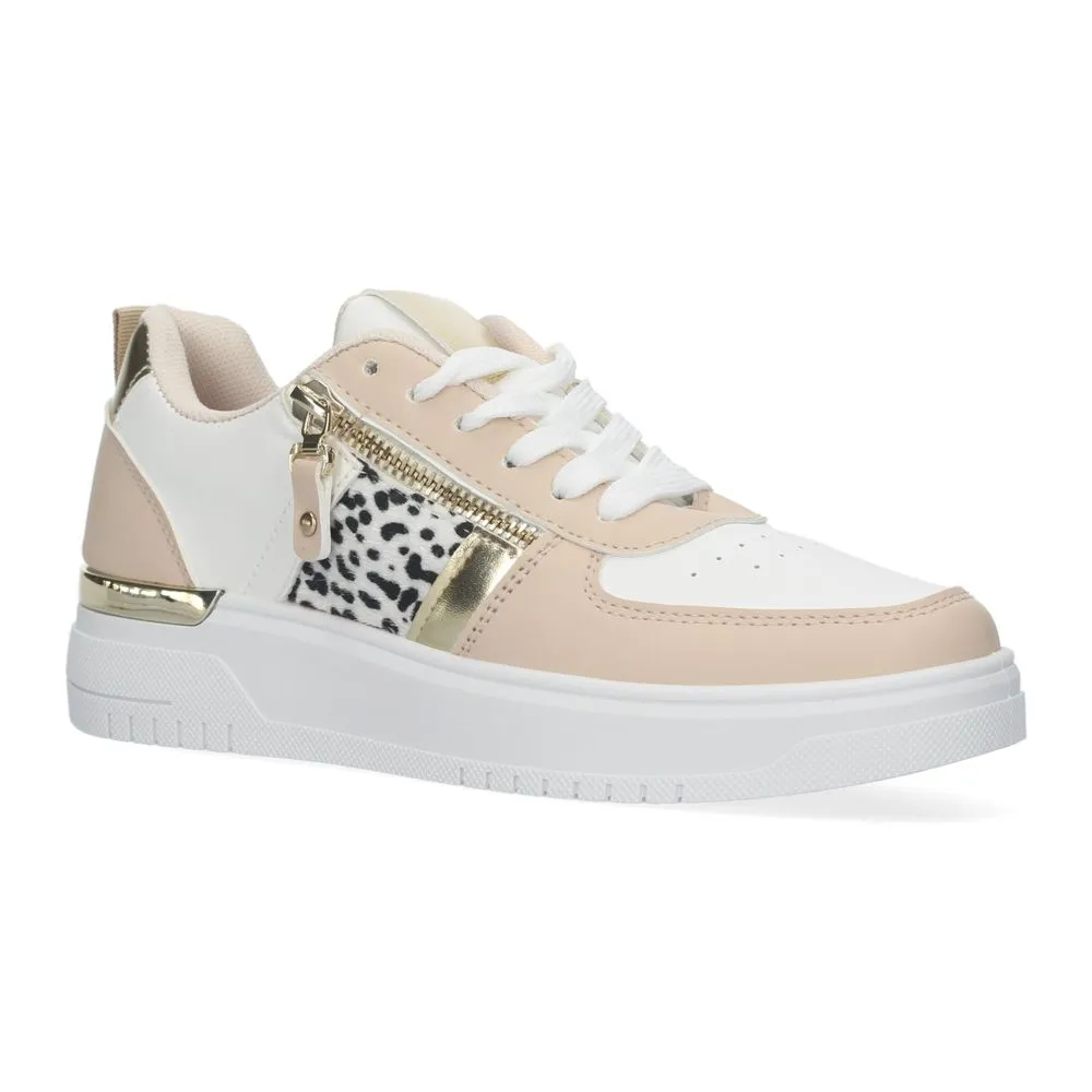 Zapatillas de mujer cómodas de color blanco con detalles de animal print y dorado y adorno de cremal