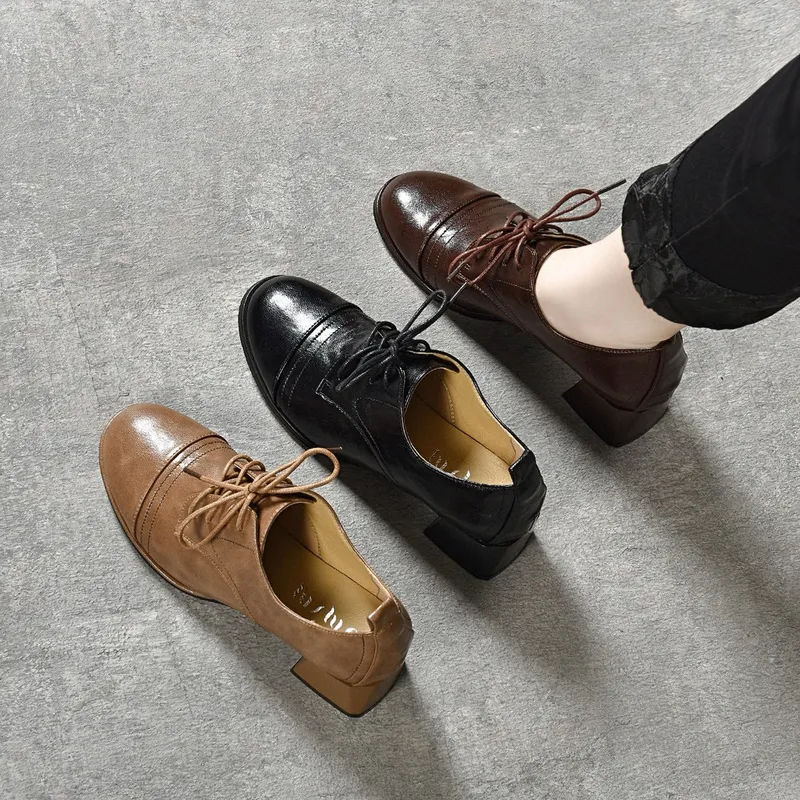 Zapatos de cuero pequeño de los pies cuadrados para mujeres, 2024 estilo de otoño e invierno, encaje, talón grueso, zapato indiv